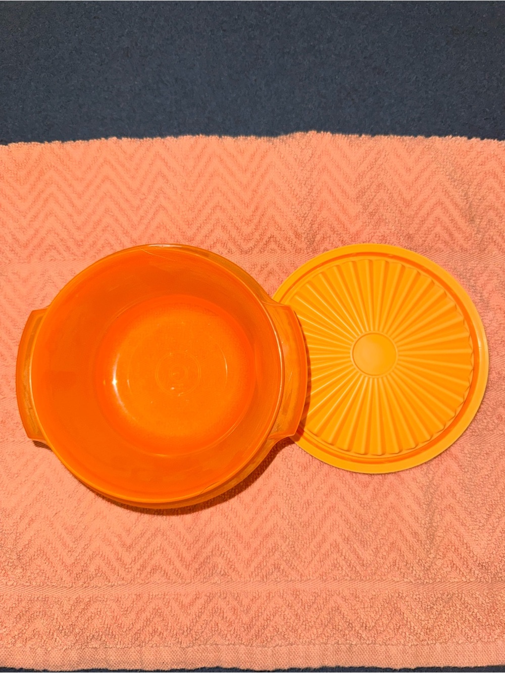 Tupperware Bright Orange Microwave Bowl with Venting Lid